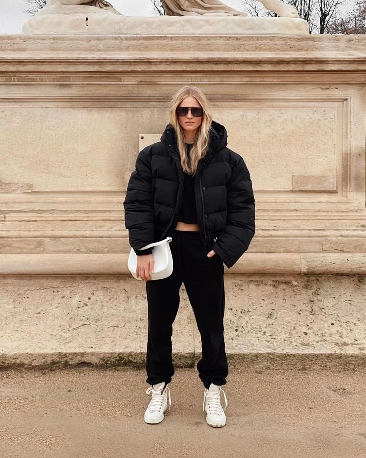 I've become genuinely obssesed with the cropped puffer jacket style - cropped puffer jacket outfit