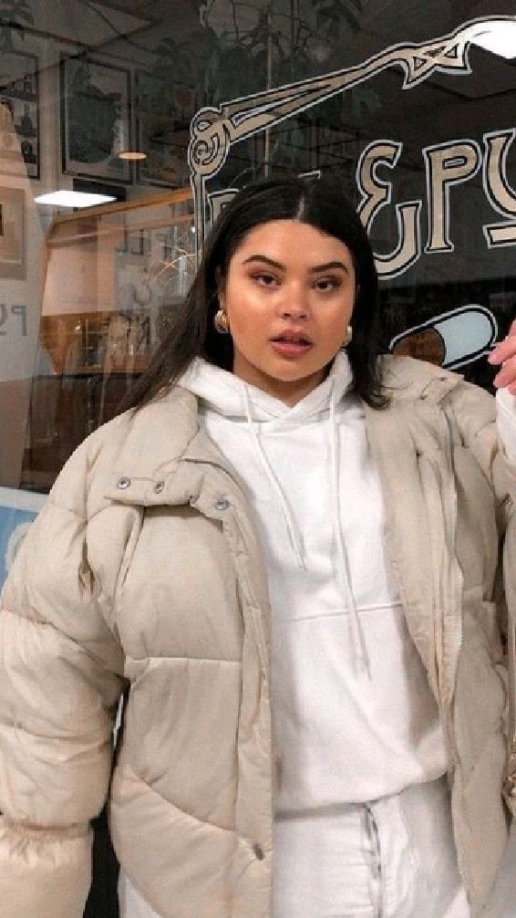 cropped puffer jacket outfit