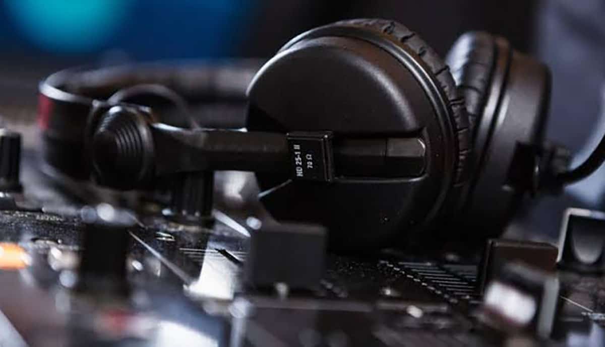 DJ headphones