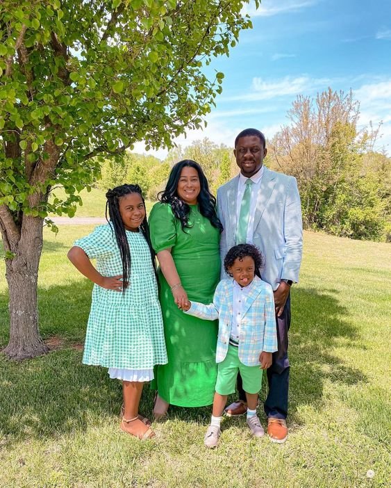 Elegant Easter Family Photo Outfit