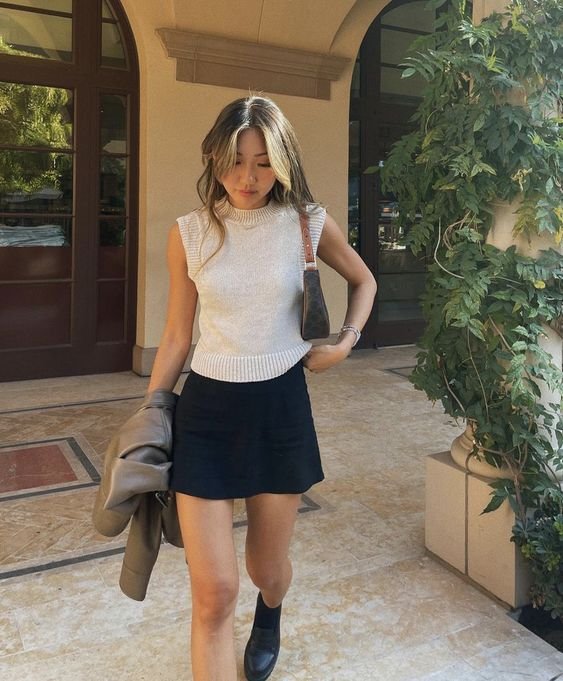 42+ Easy Black Skirt Outfits | What To Wear With A Black Skirt 42+ Easy Black Skirt Outfits | What To Wear With A Black Skirt - black mini skirt outfit winter
