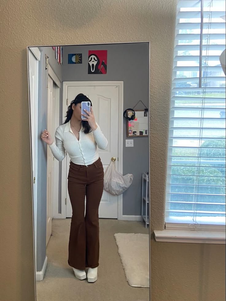 Simple outfit Simple outfit - brown flare leggings outfit