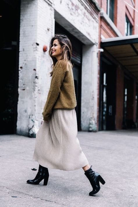 How To Wear Skirts With Sweaters This Winter 2023 - LadyFashioniser.com How To Wear Skirts With Sweaters This Winter 2023 - LadyFashioniser.com - long skirt and sweater outfit
