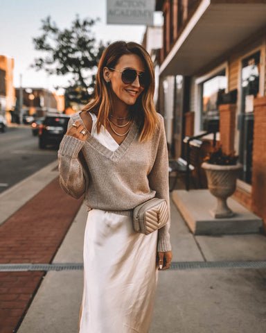14 Cute Fashion Outfits for Valentine's Day – Current Boutique 14 Cute Fashion Outfits for Valentine's Day – Current Boutique - beige sweater outfit