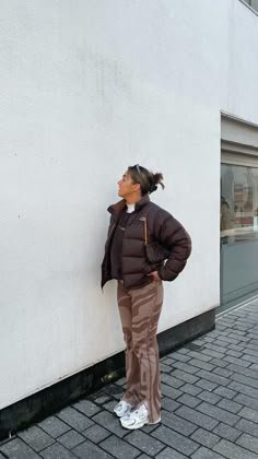 21 Best Brown Sweater Outfits